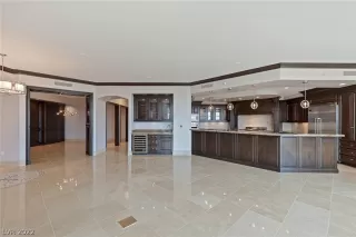 Photo #6: 2381027 Listing