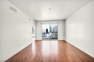 Photo #5: 2381054 Listing 