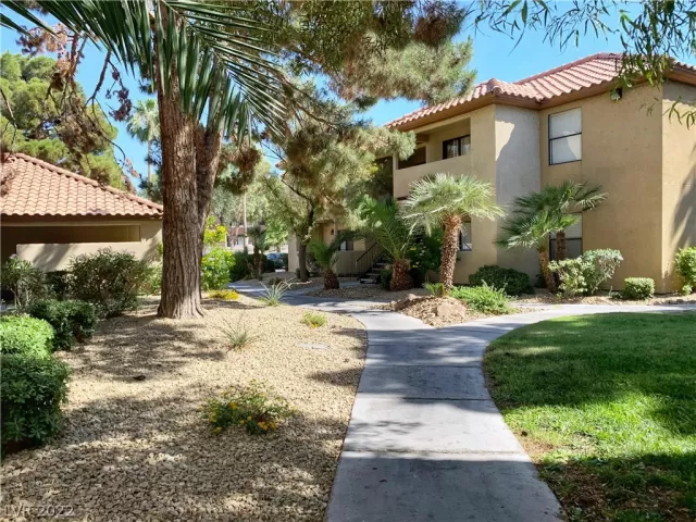 MLS: 2381055 Condo For Sale