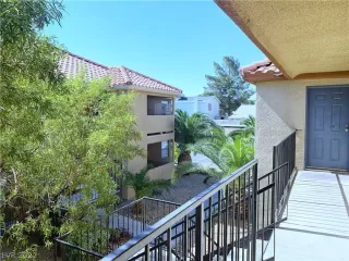 Photo #3: 2381055 Listing