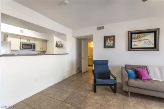 Photo #3: 2381071 Listing