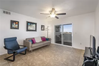 Photo #4: 2381071 Listing