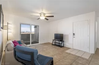 Photo #5: 2381071 Listing