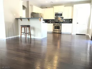 Photo #2: 2381107 Listing