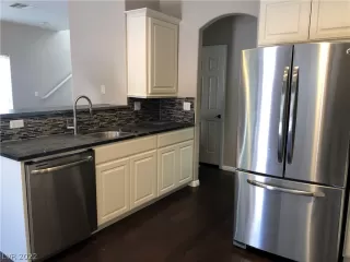 Photo #6: 2381107 Listing
