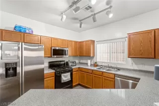 Photo #3: 2381112 Listing