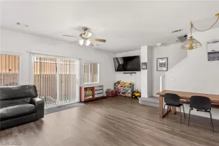 Photo #4: 2381112 Listing