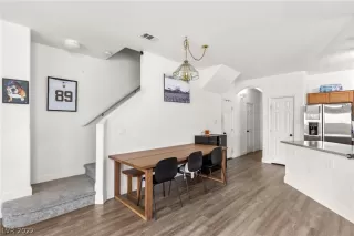 Photo #5: 2381112 Listing