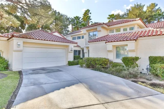 MLS: 2381125 Condo For Sale