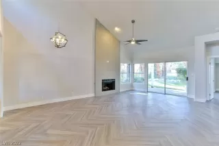 Photo #1: 2381125 Listing 