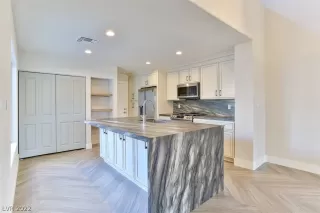 Photo #3: 2381125 Listing 