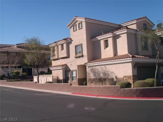 MLS: 2381126 Condo For Sale