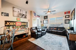 Photo #3: 2381132 Listing 