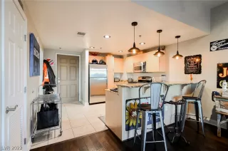 Photo #5: 2381132 Listing 