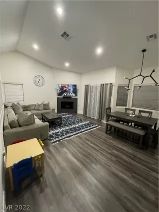 Photo #4: 2381158 Listing 