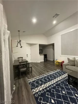 Photo #5: 2381158 Listing 