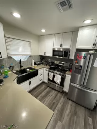 Photo #6: 2381158 Listing 