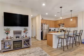 Photo #3: 2381209 Listing