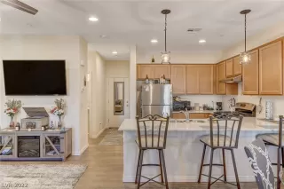 Photo #4: 2381209 Listing