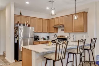 Photo #5: 2381209 Listing