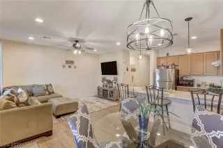 Photo #6: 2381209 Listing