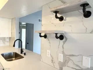 Photo #4: 2381232 Listing