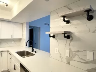 Photo #5: 2381232 Listing