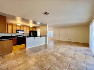 Photo #3: 2381252 Listing