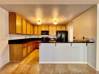 Photo #4: 2381252 Listing