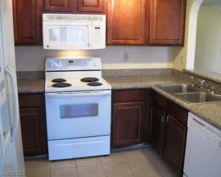 Photo #4: 2381302 Listing 