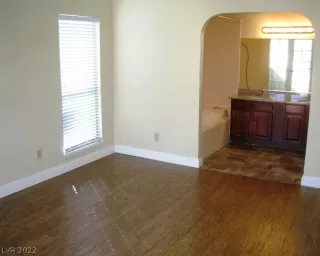 Photo #5: 2381302 Listing 