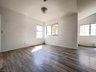 Photo #3: 2381304 Listing