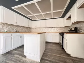 Photo #4: 2381304 Listing