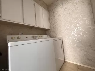 Photo #6: 2381304 Listing