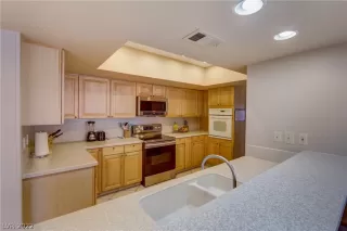 Photo #6: 2381307 Listing