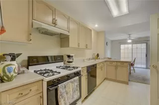 Photo #2: 2381310 Listing