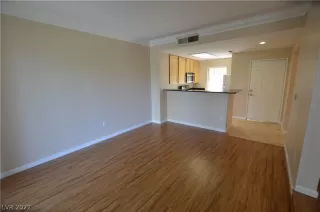 Photo #3: 2381318 Listing