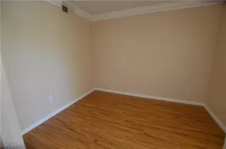 Photo #5: 2381318 Listing