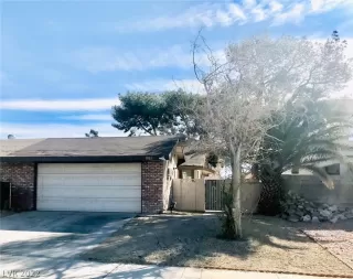 Photo #2: 2381395 Listing