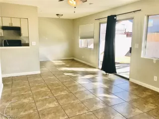 Photo #3: 2381395 Listing