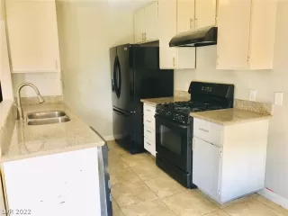 Photo #6: 2381395 Listing