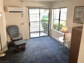 Photo #4: 2381419 Listing