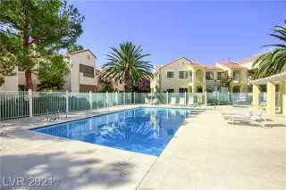 Photo #4: 2381426 Listing 