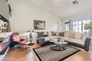 Photo #5: 2381427 Listing 