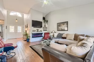 Photo #6: 2381427 Listing 