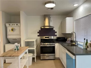 Photo #1: 2381436 Listing