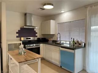 Photo #2: 2381436 Listing