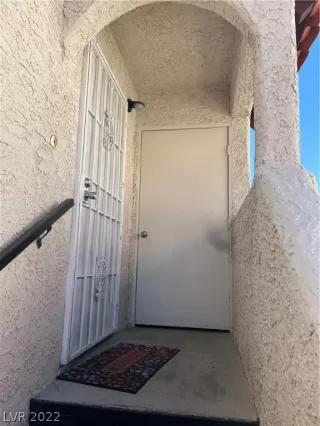 Photo #1: 2381437 Listing