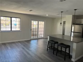 Photo #3: 2381437 Listing