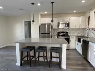 Photo #6: 2381437 Listing